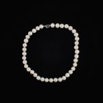 574864 Pearl necklace